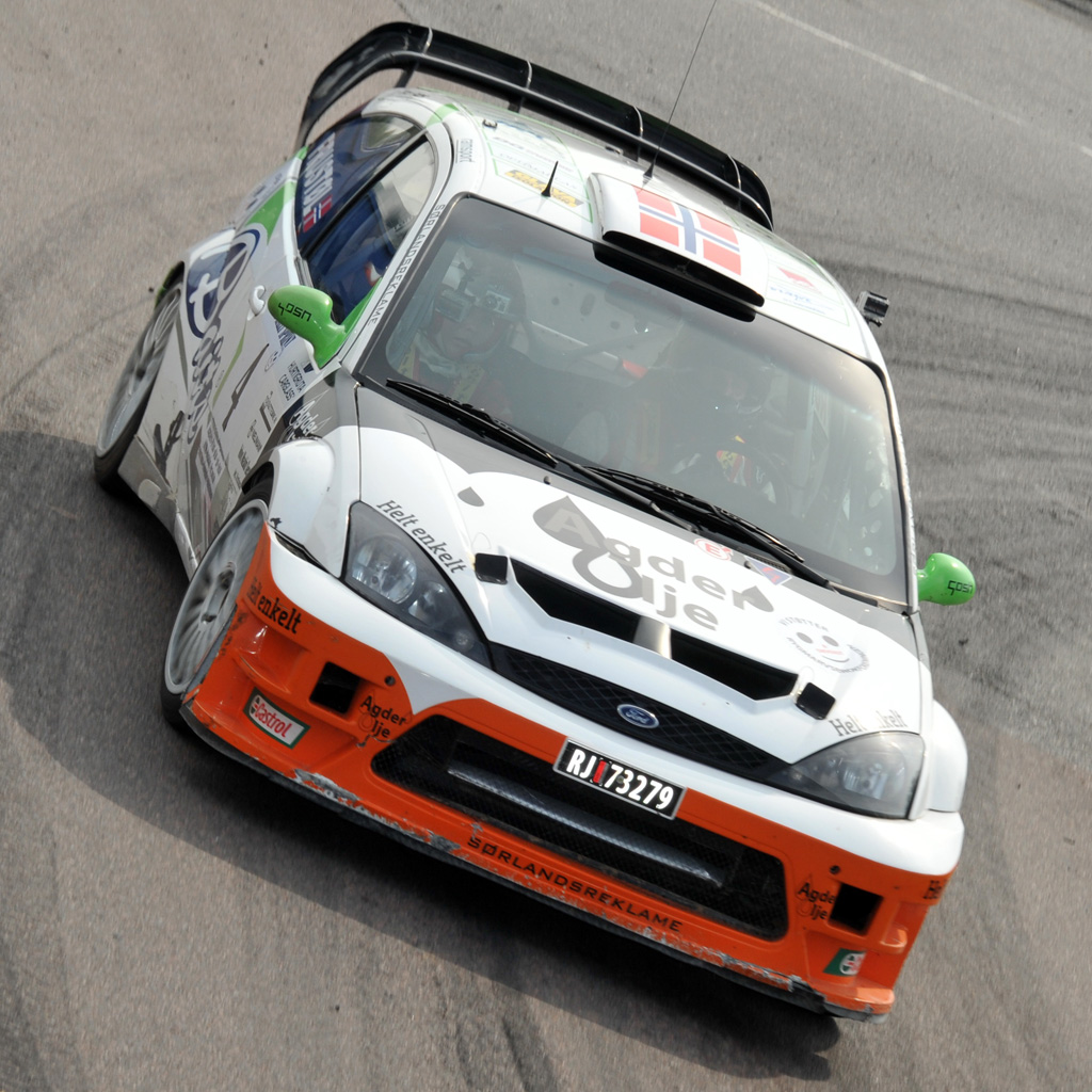 De yngste medlemmer af Rygmarvsbrokforeningen fik en oplevelse for livet, da de fik køreture i passagersædet i de hurtige rallybiler.